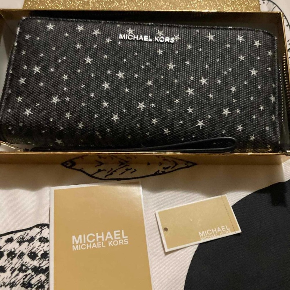 Michael Kors Black Star Wallet ( Blackk Friday sale